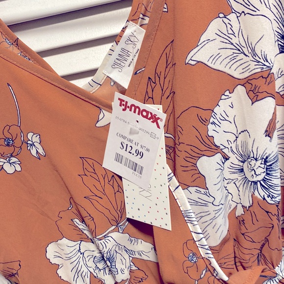 Top - Picture 3 of 4